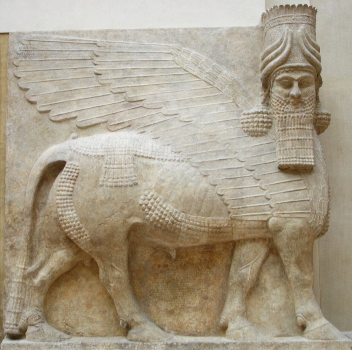 AtlasOfWisdom's tweet photo. Before soldiers, before walls, ancient Assyrian cities were guarded by something more unsettling than any weapon: the #Lamassu. A stone creature with a human face, bull body and eagle wings, placed at gates to make you feel watched long before you entered. https://t.co/UWZ4yMGjw2