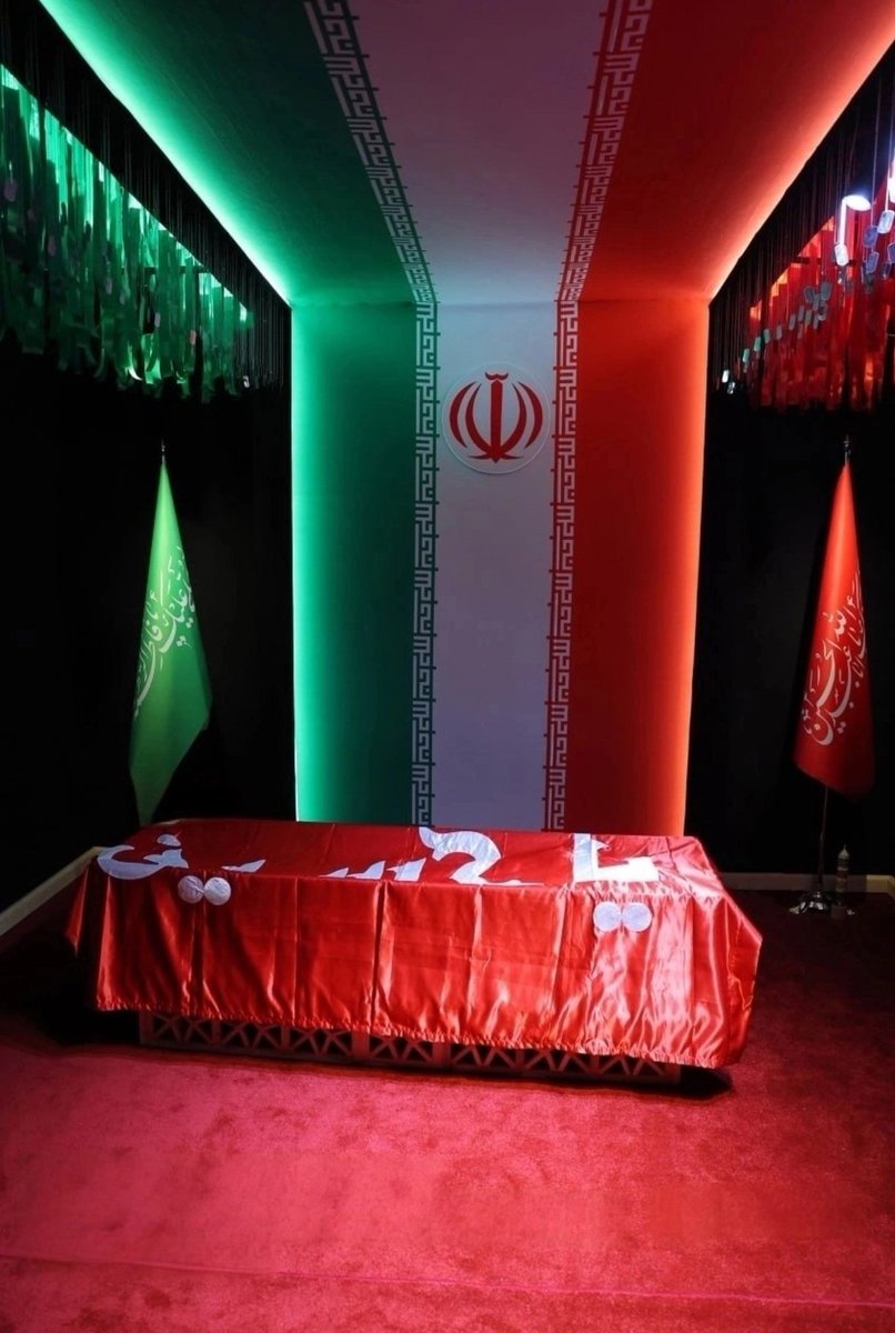 fazaeleamir's tweet photo. «نّی سِلم لِمَن سالَمَکُم وَ حَرب لِمَن حارَبَکُم الی الیَومِ القیامَه»
جبههٔ حسینی و جبههٔ یزیدی هیچ‌گاه به صلح نمی‌رسند؛ این تقابل تا روز قیامت ادامه دارد... https://t.co/jZEGa83v1V