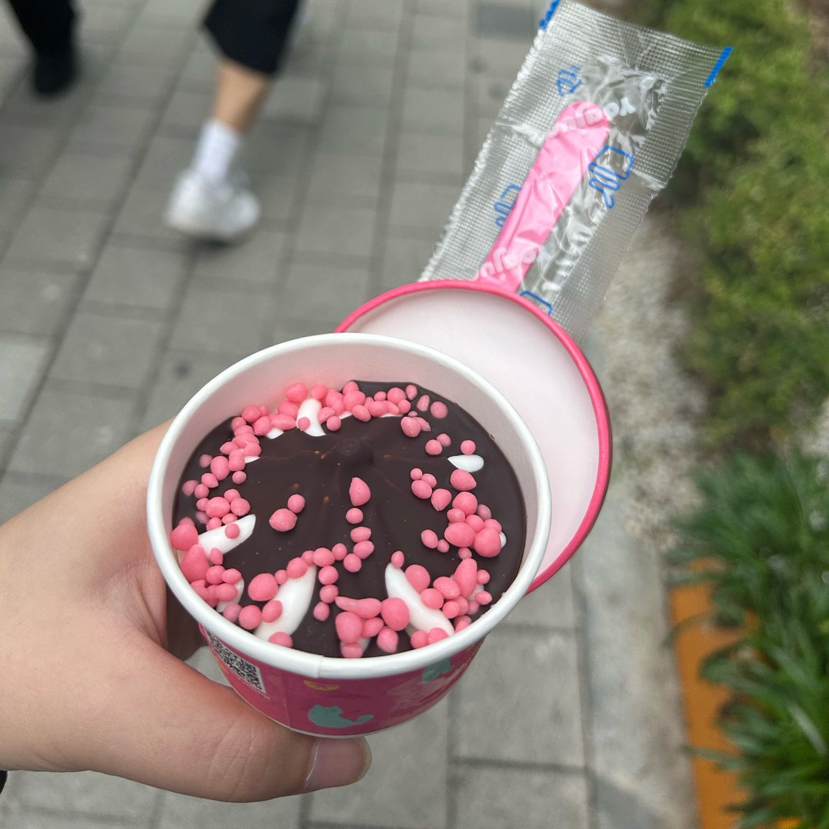 yeonjunsan_'s tweet photo. アイスクリーム食べに行って来たよ🧊
俺1人でゲームして気まずかったけどイケメンお兄さん達に応援されて嬉しかったよ https://t.co/6ajLcUP3aa