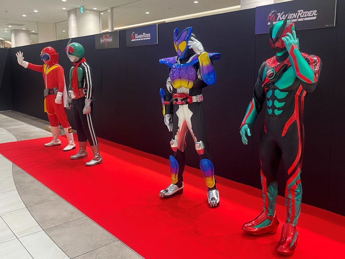 KamenRiderStore's tweet photo. 【#仮面ライダーストア ポップアップ情報】
／
沖縄のみなさーん📢
＼
サンエー浦添西海岸パルコシティでポップアップ開催中です‼
好評放送中 #仮面ライダーゼッツ💤
まだまだ大人気 #仮面ライダーガヴ 🍇
そして歴代の #仮面ライダー だけではなく
#スーパー戦隊 #超宇宙刑事ギャバンインフィニティ のグッズも取りそろえた【過去最大級のポップアップ】です✨
少しでもヒーローに触れたことがある人はテンション爆アゲ間違いなし🆙

【7/12(日)】までの開催ですのでお見逃しなく👀

ぜひお越しください💨