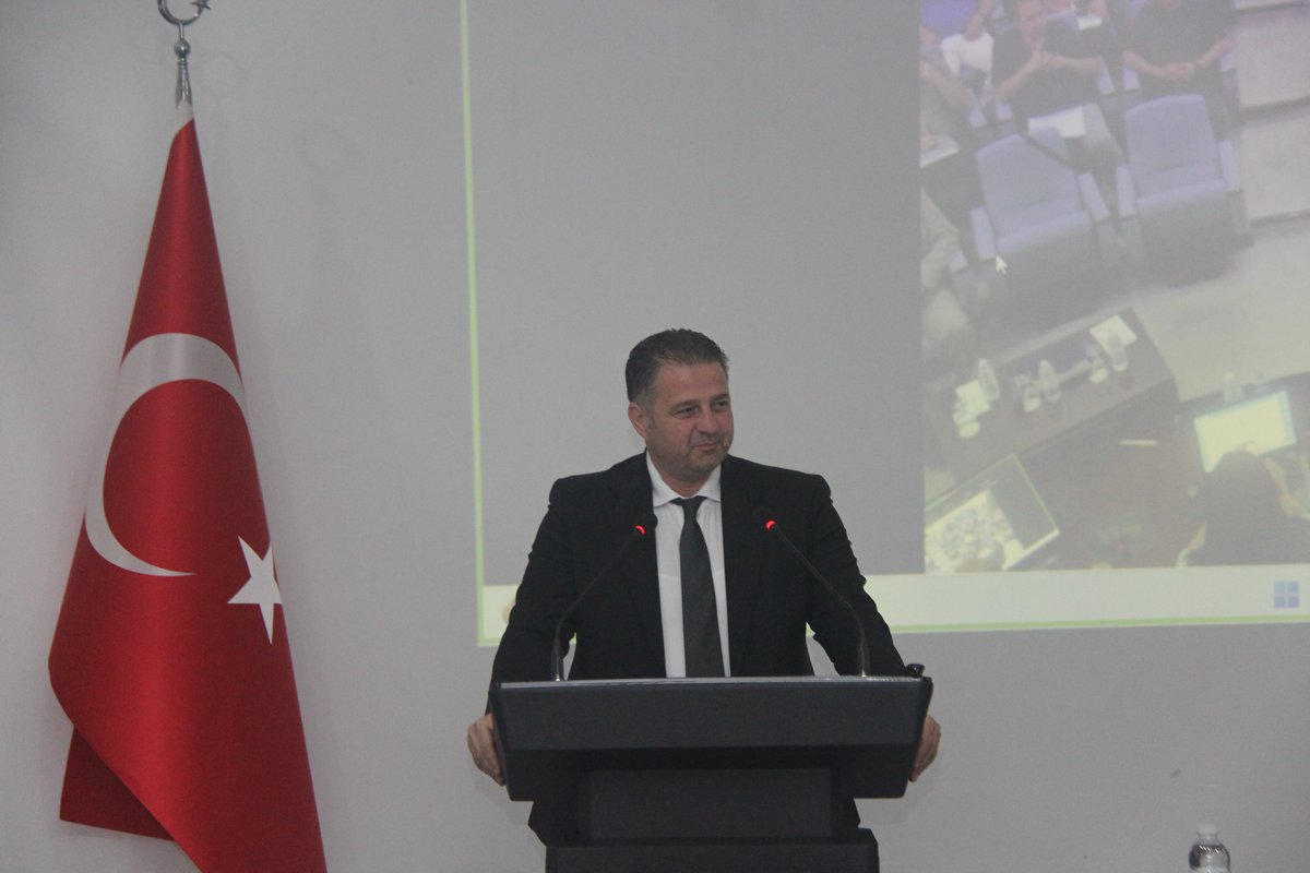GidaveKontrolGM's tweet photo. 🌿 Bitki Karantinası Yönetmeliği Kapsamında İnspektörlere Eğitim

📢4 Ağustos 2026'da yürürlüğe girecek Bitki Karantinası Yönetmeliği kapsamında, 1-3 Temmuz'da İzmir-Menemen'de 150 bitki sağlığı inspektörünün katılımıyla eğitim düzenlendi.

🔗https://t.co/tg46C0aPHN

@TCTarim @ibrahimyumakli