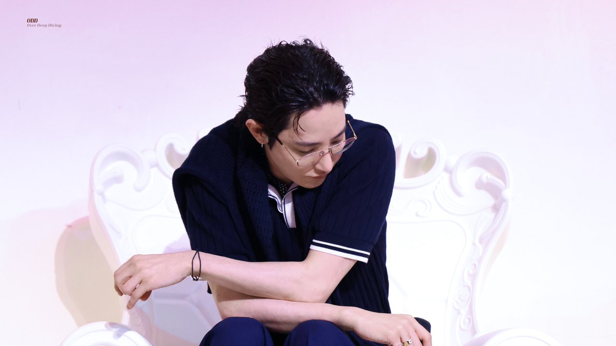 ODD_LXXSXXHKKK's tweet photo. 20260703 | LG CNS 담론 세미나 

#이수혁 #leesoohyuk #イスヒョク #李洙赫 https://t.co/v4I0eaYuiV
