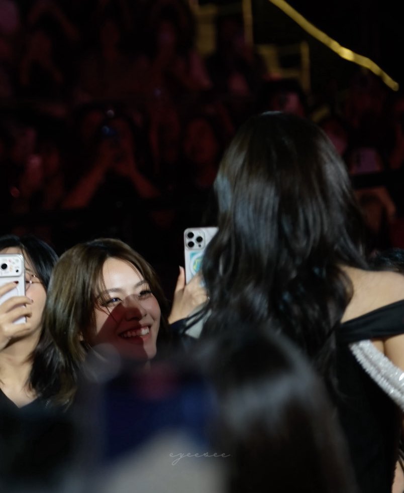 blueyuocean_'s tweet photo. ทุกคนครับ เสอไพร้ เหมือนมากมาก  >__< https://t.co/eLGShrDtS3