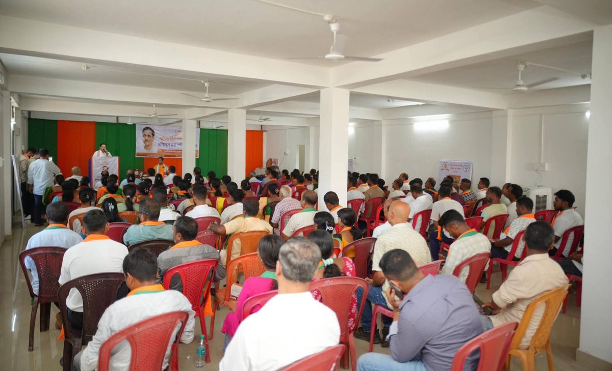 DilipSaikia4Bjp's tweet photo. Glad to address our karyakartas in Dimoria Mandal under the Pandit Deendayal Upadhyay Prashikshan Mahabhiyan today. 

Urged our karyakartas to implement the party ideals in their day-to-day organisational endeavours moving forward.

@BJP4Assam https://t.co/OgH4pM6lcw