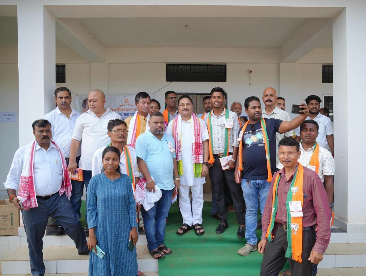 DilipSaikia4Bjp's tweet photo. Glad to address our karyakartas in Dimoria Mandal under the Pandit Deendayal Upadhyay Prashikshan Mahabhiyan today. 

Urged our karyakartas to implement the party ideals in their day-to-day organisational endeavours moving forward.

@BJP4Assam https://t.co/OgH4pM6lcw