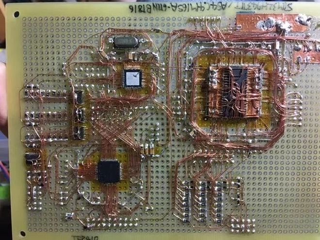 shnkthp's tweet photo. saw this guy solder DSP and FPGA chips on a perf board 💀 https://t.co/yHy3Hvrpc5