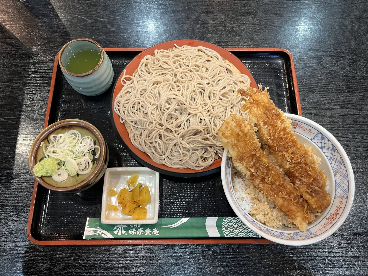 A3ruka2's tweet photo. 天気だけは良かったけど🎣

雨は朝だけ潮はフラフラしたかと思ったら川みたいな当て潮とか

魚はいるけど下手くそには釣れないみたいです

円錐ウキにアタリウキに棒ウキロスト
パラソルまでテトラにヒットして破損
失うものの多い釣りだった

平日道路スイスイだったので、久しぶりの蕎麦屋で反省会🤣 https://t.co/EEL1naP5gX