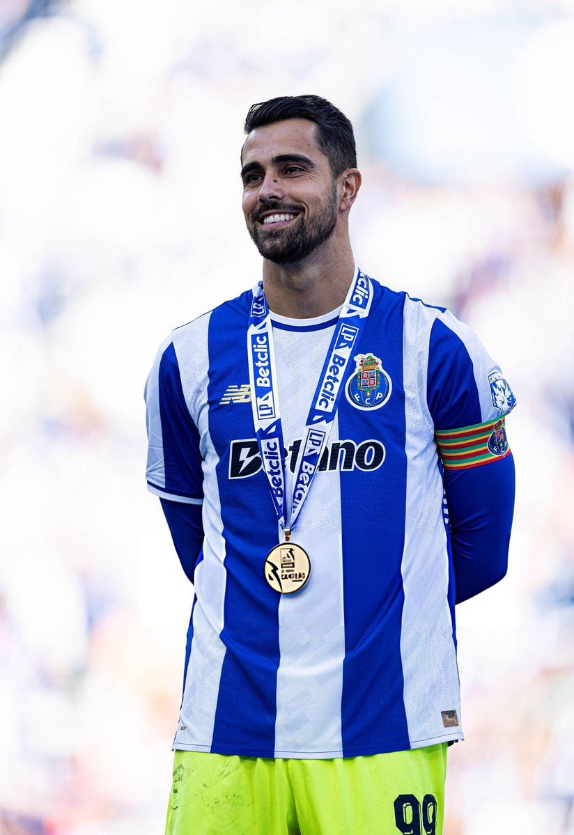 GOATAVIO's tweet photo. Rendez vous compte de ce que Diogo Costa a dû faire pour être enfin considéré comme un gardien top 5 juste car il joue à Porto

Certains trous du cul pensent encore que ce mec n’est pas l’un des putains de meilleurs à son poste… https://t.co/HBoi9XG7IH