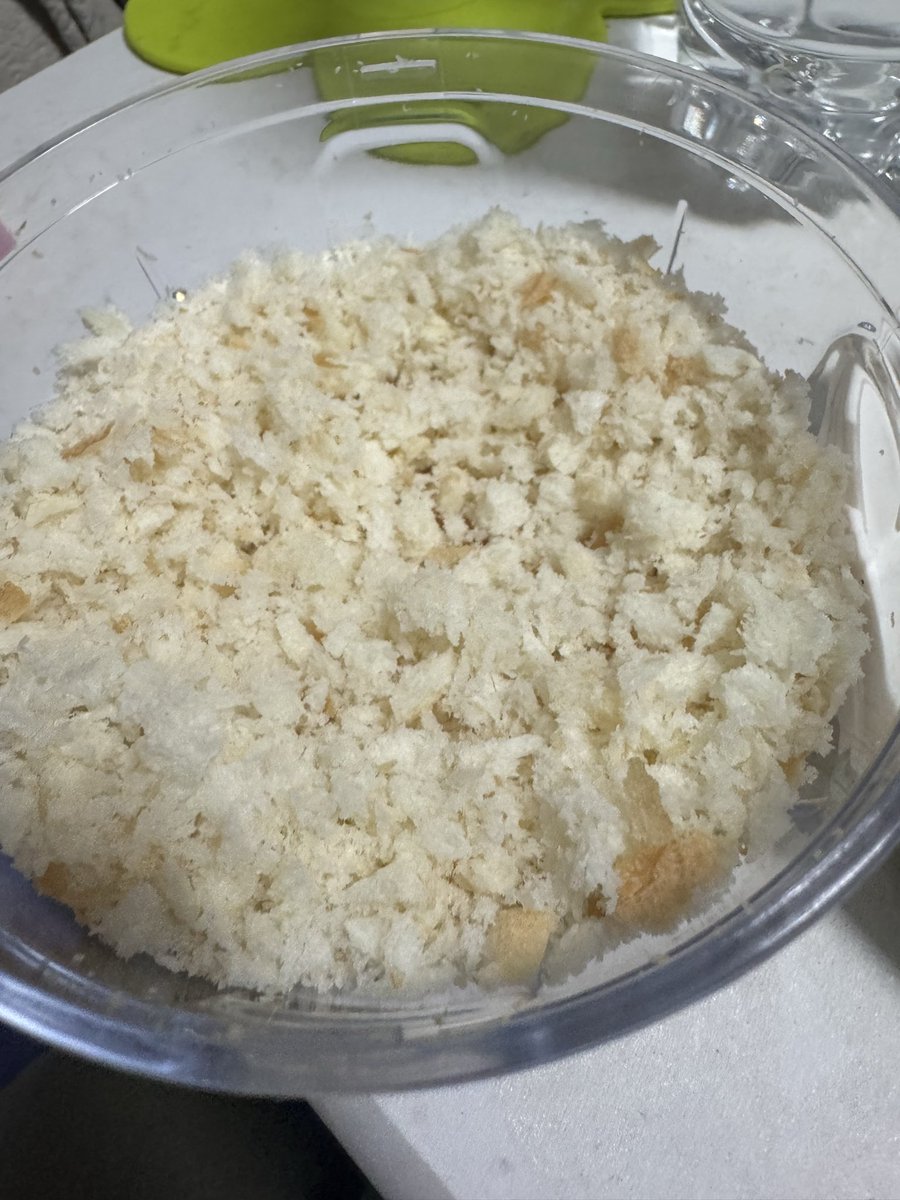 sacco_sf's tweet photo. 🍞からパン粉を生成…！ https://t.co/kuasL9up5R