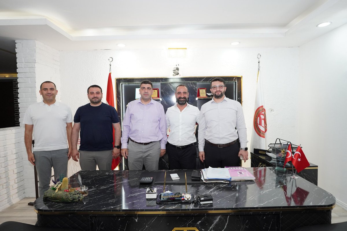 MehmetUncu47's tweet photo. Hemşehrimiz, önceki dönem Artuklu İlçe Teşkilatımızda görev yapmış olan İbrahim Porduğan’ı, Türkiye Berberler, Kuaförler ve Güzellik Salonu İşletmecileri Federasyonu Başkan Vekilliği görevine seçilmesi dolayısıyla ziyaret ederek hayırlı olsun dileklerimizi ilettik.
Nazik ev sahipliği için kendisine teşekkür ediyor, üstlendiği bu önemli görevde başarılar diliyoruz. Yeni görevinin hem camiamıza hem de ülkemize hayırlı olmasını temenni ediyoruz.