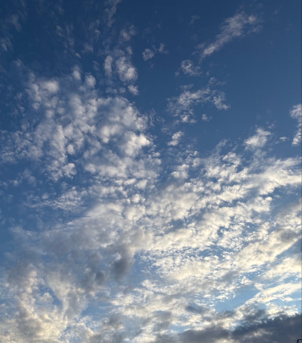 q2g4d's tweet photo. 空がきれい https://t.co/jeGLx30oMF