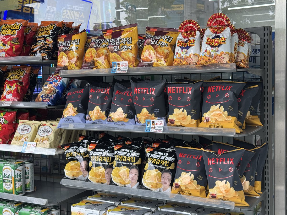 shafu_korea's tweet photo. 韓国のコンビニっておいしいのはもちろん、種類も多いのにそれに加えて安価で本当に助かる
特にキンパ、おにぎり、パンのレベルがあまりにも高過ぎる
私は一度コンビニに入ると30分ほどは長居してしまほど愛してます
これだけでも韓国に住む価値があるよな
もはや食のテーマパークだよ！ https://t.co/zKtquUoap1