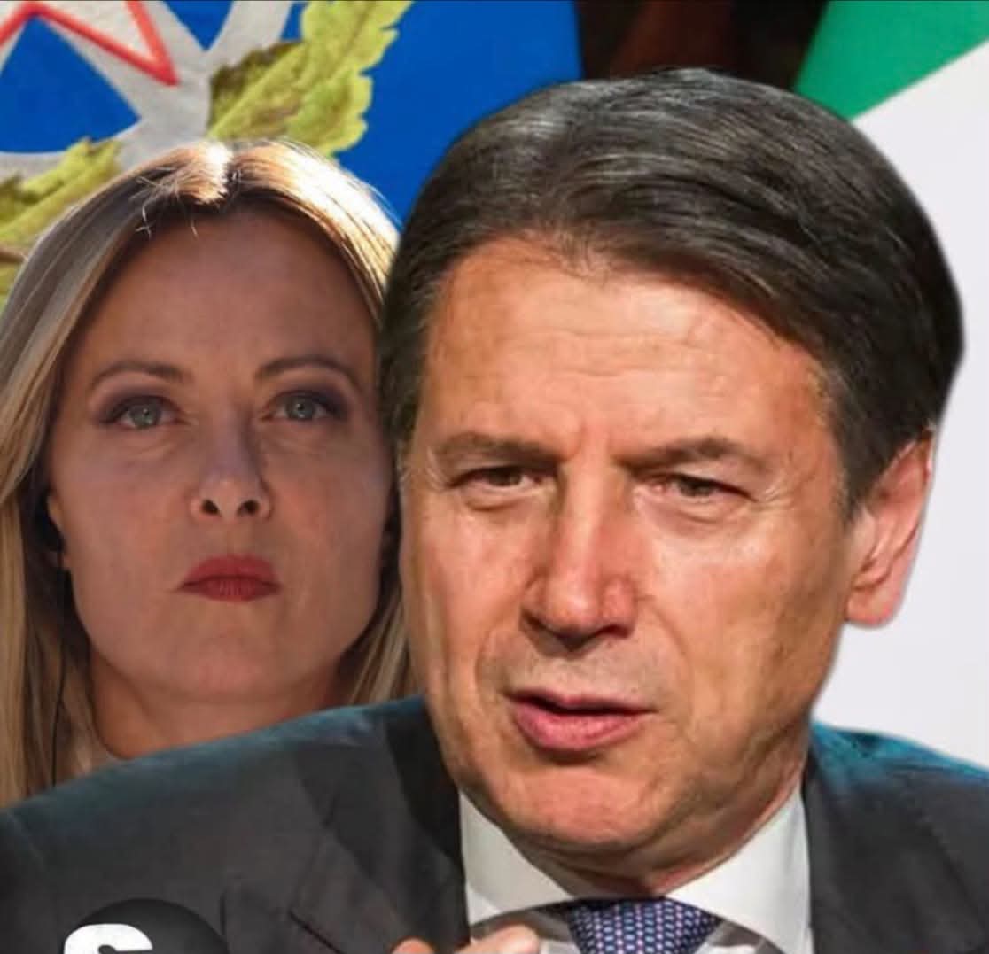 Flexgrimmy_'s tweet photo. Caso Covid, esposto di Pd e 5 stelle per danno erariale. Conte: “Quei soldi una ricompensa per chi mi ha accusato”

E ora le opposizioni sono pronte a passare all’attacco. Con un esposto in Procura e un altro alla Corte dei Conti per danno erariale nella convinzione che l’operazione che ha fatto la fortuna degli “amici di Giorgia Meloni”, sia stata frutto di una precisa scelta politica. Tradotto: una decisione contro l’interesse dello Stato. “Una ricompensa per chi mi ha accusato”, si spinge a definirla Giuseppe Conte. 

I 100 milioni che per ammissione del ministro meloniano alla Salute Orazio Schillaci sono stati liquidati senza colpo ferire (ossia senza nemmeno provare a fare appello dopo una sentenza in primo grado)
all’imprenditore delle mascherine Dario Bianchi sono un caso: ieri il capogruppo del Pd Francesco Boccia, dopo la risposta di Schillaci al question time, si è detto basito: “È forse la prima volta nella storia della Repubblica, che non si è atteso l’appello prima di agire, nonostante una sospensiva, e si sia dato per scontato che il terzo grado sarebbe andato come il primo. 
Si vede che non erano soldi loro, ma dei contribuenti”, ha detto l’uomo di Elly Schlein al Senato, che ha incalzato il ministro a mettere a disposizione le carte per individuare le responsabilità. “Vedremo chi ha chiesto a chi, quale ordine è arrivato da Palazzo Chigi al ministero.

Vogliamo sapere – ha detto ancora Boccia – chi ha deciso di pagare più di 100 milioni di euro a un’azienda che fatturava al massimo 4 milioni, e quando andava bene perdeva 250mila euro, che ha scoperto all’improvviso di produrre mascherine”.

I 5 Stelle puntano al cuore della questione: più volte, pure di fronte alla Commissione Covid, avevano sollecitato inutilmente risposte sullo stato della vertenza con l’azienda di Bianchi nella convinzione che la sentenza di primo grado fosse facilmente smontabile in appello. Salvo le rivelazioni del ministro di ieri sulla transazione milionaria e della norma varata da Palazzo Chigi per le coperture economiche ma senza dichiararne le finalità.

“Mentre noi fornivamo documentazione utile a ribaltare nel processo d’appello la sentenza su JC Electronics, scopriamo che Meloni e i suoi già nell’ottobre scorso avevano raggiunto un accordo per una transazione economica da più di 100 milioni. Soldi dei cittadini italiani versati nelle casse di una società che ha in passato finanziato Fratelli d’Italia e il cui amministratore delegato risulta ospite fisso degli eventi del partito della premier”, ha detto Stefano Patuanelli, mentre il leader Conte affonda il colpo contro Bianchi “quello che Fratelli d’Italia ha chiamato più volte in commissione Covid” per farne “il mio principale accusatore”. Sullo sfondo resta la scarsa trasparenza dell’operazione chiusa alla chetichella lo scorso autunno grazie a un provvidenziale decreto partorito dal Consiglio dei ministri il 14 ottobre scorso e passato inosservato: provvedimento entrato in vigore il 30 dello stesso mese, giusto in tempo per la firma della transazione, avvenuta il giorno dopo. Di che decreto si tratta? “Misure urgenti in materia economica”, incardinato il 5 novembre alla Camera dove era stato approvato il 10 dicembre poi passare al Senato dove era giunto l’ok definitivo in appena una settimana, il 18. La norma provvidenziale è contenuta nell’articolo 5: la previsione di un contributo al ministero della Salute da 110 milioni senza nessun riferimento a cosa dovesse servire. Come hanno annotato i Servizi studi e bilancio di Camera e Senato: “Le relazioni illustrativa e tecnica del disegno di conversione del decreto non recano specificazioni sulle sentenze e transazioni richiamate dal comma 1”.

I reiterati tentativi di screditare Conte si stanno traducendo in un boomerang pesantissimo che Giorgia Meloni si ritroverà presto sui denti.
