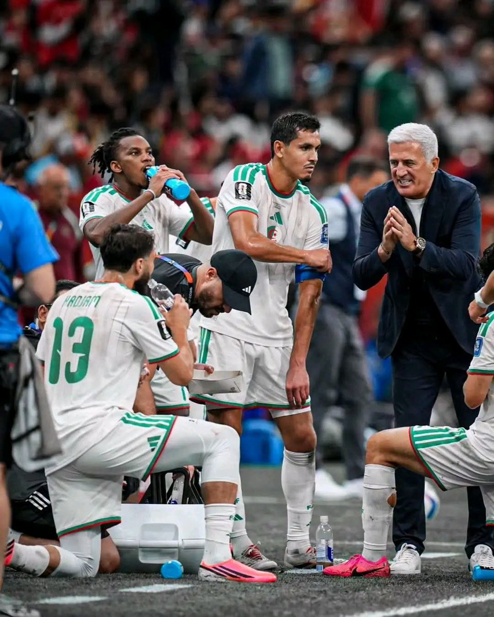 vivalalgerie7's tweet photo. نتمناو المسؤولين يكونو قد المسؤولية، لي لازم يستقيل، لي لازم يتحاسب، لي لازم يخدم ..  و يكون عبرة مستقبلًا .. 

نسخة مليئة بالسلبيات، علينا أن نعمل على تصحيحها، و لا نكررها مستقبلًا ...

كنصيحة : مادام ما عندك حتى تأثير في المنتخب .. ماتكسر راسك ما تعيي روحك .. ما تبقى تهدر، وتتعصب ، و تخسر طاقتك و تضيع وقتك .. أخطيك وروح دير حاجة اخرى تفيد بها روحك ..
