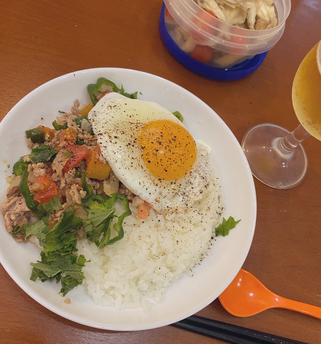 ishikawasumie's tweet photo. 食べたもので振り返る今週…
おやつに食べたクラブハウスサンドイッチ、ガパオっぽい夕飯、すごいうまい牛、回転寿司🍣

食べすぎたな……
でもどれも友人たちと楽しく食べたからよし❤️たくさん喋って笑って、実質カロリーゼロ❤️ https://t.co/MKxtlsQZbL