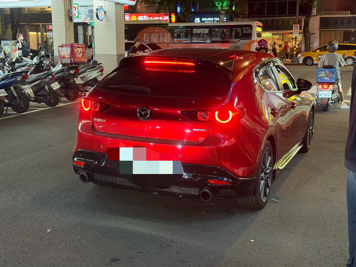 nabeo_man's tweet photo. 台湾でもMAZDA車はカッコいいね🚗

#台湾　#MAZDA https://t.co/oQvOdVm8dz