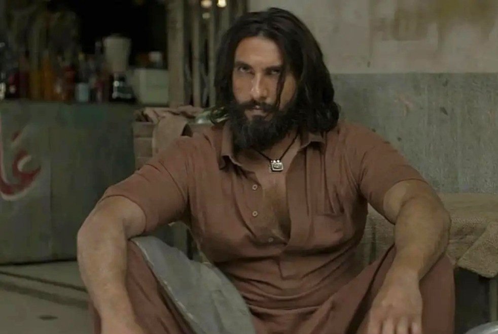 worshipVK's tweet photo. Dhurandhar

- Hamza deletes every trace before entering Pakistan
- He does everything possible to stay undercover
- He rises from the ground level to gain influence and power
- Even then a police officer grows suspicious of him

Alpha

- The traitor, Anil Kapoor lives a lavish lifestyle
- He became RAW head with no backstory 
- No one suspects his motives
- Every Indian around him is portrayed as clueless
- He is exposed as a traitor through a weak illogical climax

Alpha has no logic man. People were expecting them to match Aditya dhar but like typical yrf they again focused on portraying Indian servants as traitors 🙏