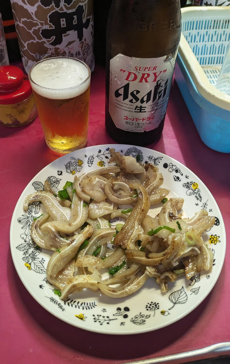 drunkenflylo's tweet photo. すんなり帰れば良いのに吸い込まれるように屋台に寄り豚耳を喰らうアホ。 https://t.co/Uedc64sMax