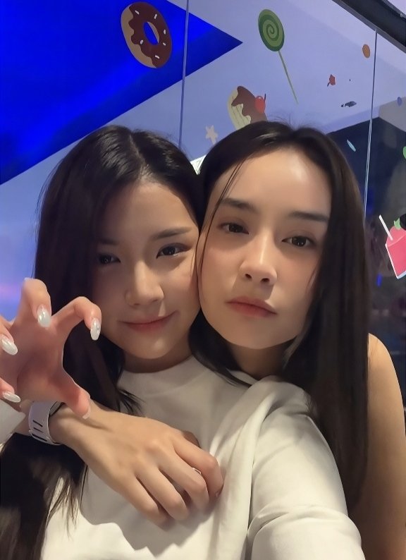 elfsles's tweet photo. Even though GinJay is a hashtag, JayGin is forever in reality 😉
Woke up early, another lovely day ahead 😌😌😌

#aangelinaass 
#ginnynatnicha 
#GinJay
#JayGin https://t.co/Ldbp0jZOdW