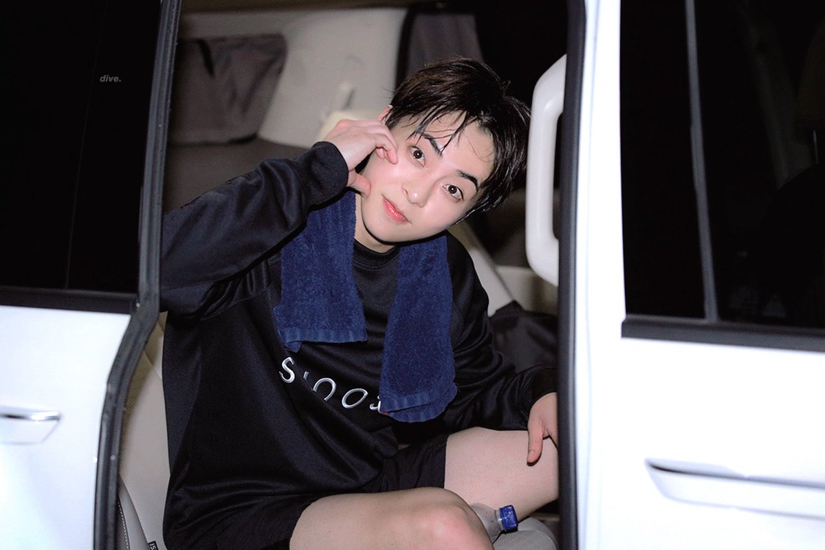 dive900326's tweet photo. 경기졌다고 심통부리더니 갑자기 엔믹스~~~ 돼서 무대에서 멋있는거 보여줄테니까 기대하라고 여자들한테 선전포고하고 떠나심 #시우민 https://t.co/kG8PV309Du