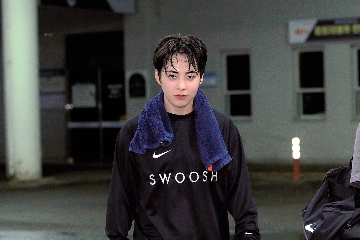 dive900326's tweet photo. 경기졌다고 심통부리더니 갑자기 엔믹스~~~ 돼서 무대에서 멋있는거 보여줄테니까 기대하라고 여자들한테 선전포고하고 떠나심 #시우민 https://t.co/kG8PV309Du