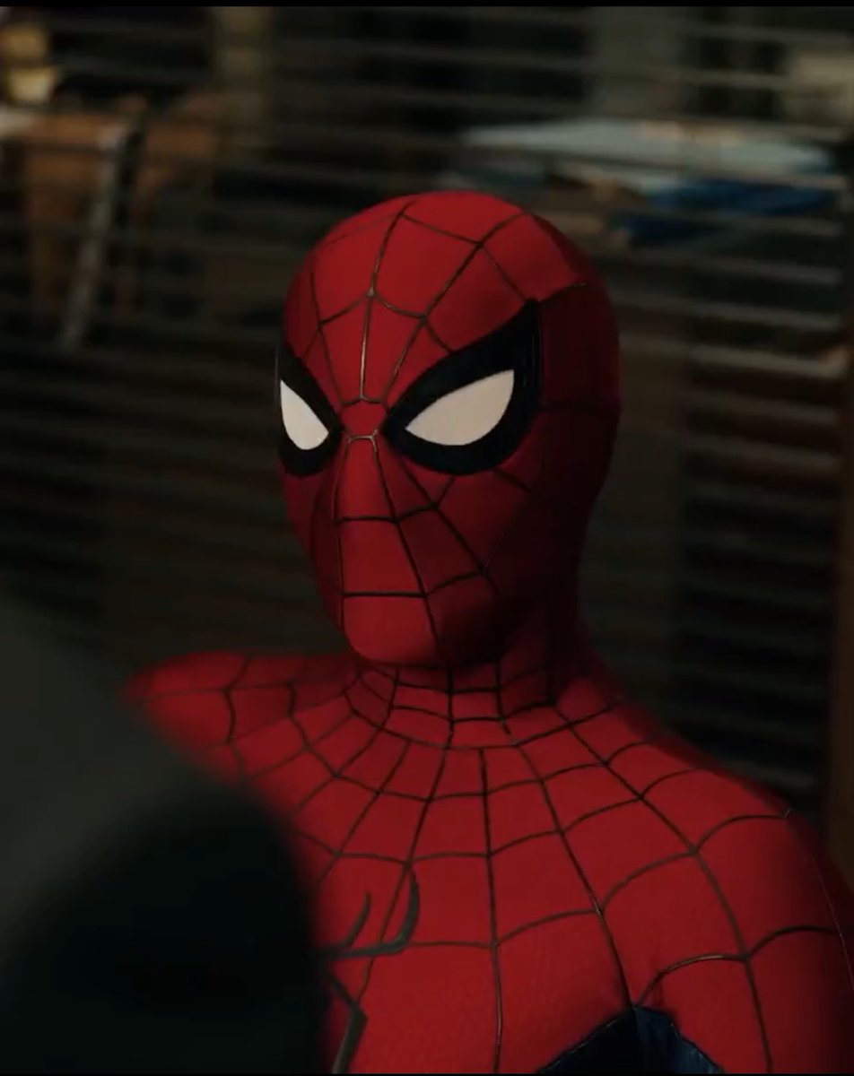 goslingsfilms's tweet photo. can’t get over how much i love this suit https://t.co/5kV3eE7cFn