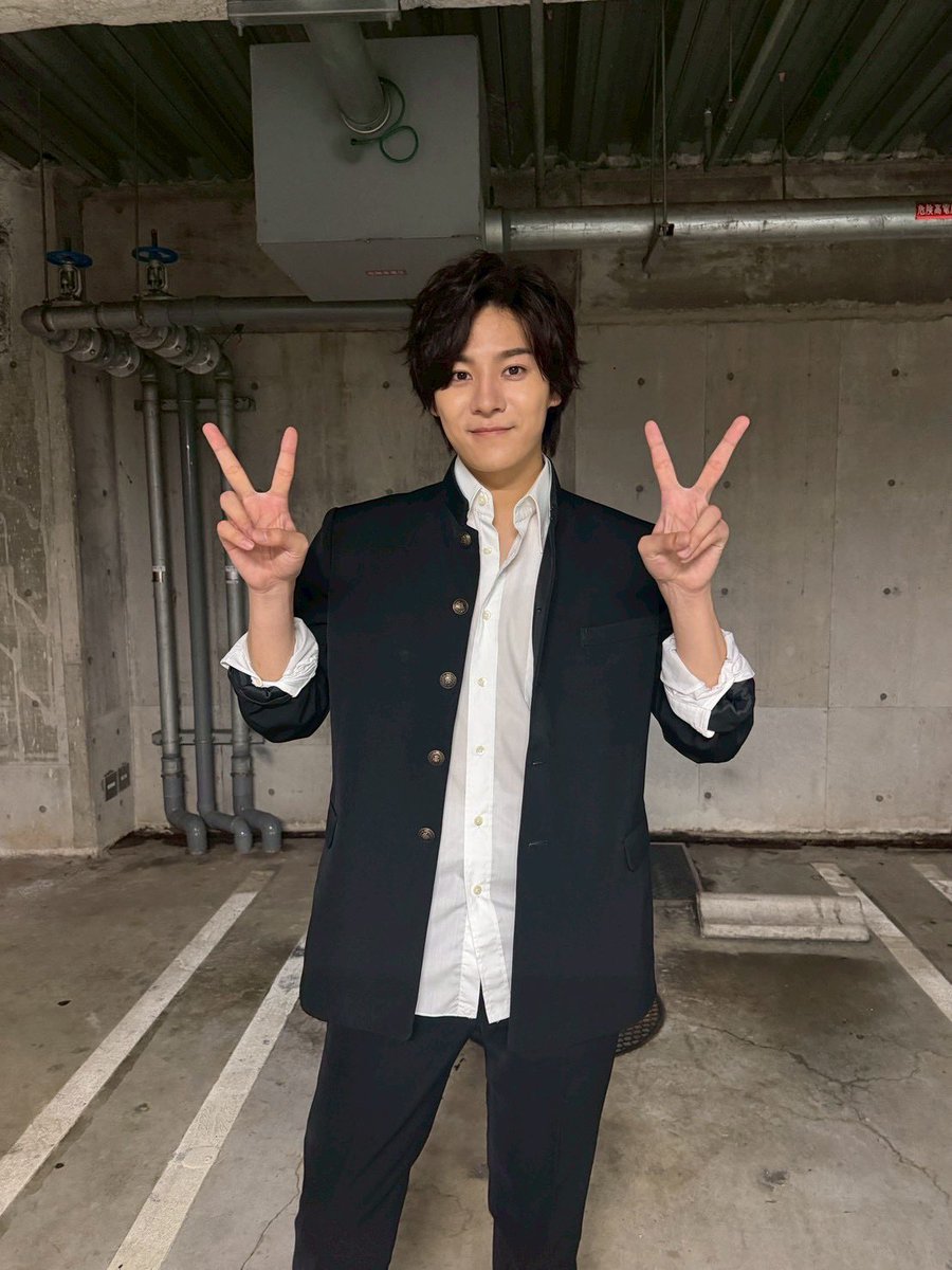 khi_official912's tweet photo. ジャルジャルアイランド
『全力疾走の直後に水分補給で熱々の紅茶飲まされる俳優の奴』
に高校生役で出演させていただきます！

----------------------------------

全員で全力で向き合って作りました。
        キラキラと輝く青春の汗。
    大ヒット間違いなしの作品です。

----------------------------------

普段からよくジャルジャルアイランドを見て笑ったり明日も頑張ろうって思えたり沢山の元気をもらっていたので、出演することができとてもとても嬉しかったです。

撮影現場も本当に面白くて笑
ギャバンメンバーの違った一面も見れて楽しかったです！

ジャルジャルさんありがとうございました！！！！！

#ジャルジャル さん
#ジャルジャルアイランド 
#超宇宙刑事ギャバンインフィニティ 
#超ギャバン