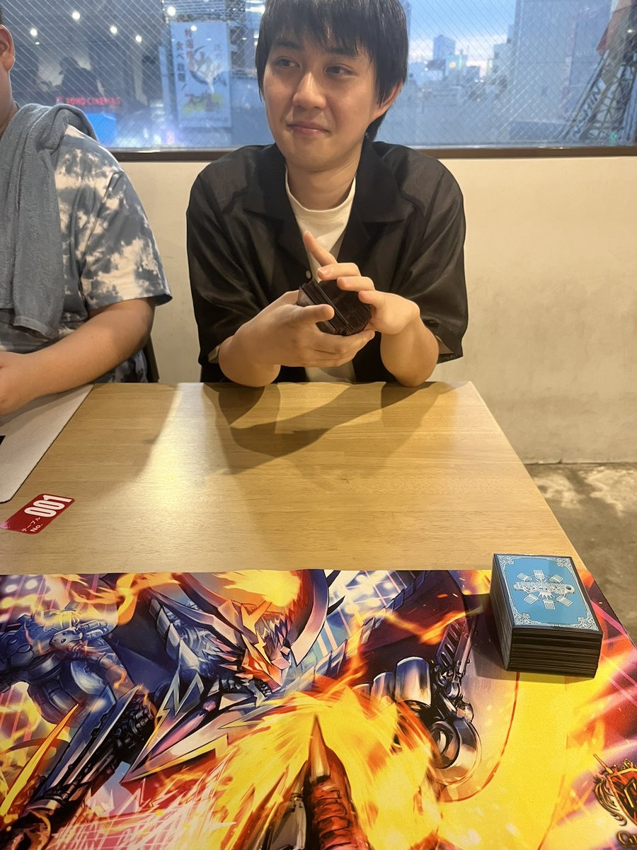 pipiruk6's tweet photo. 1番卓で身内マッチ無事敗北 https://t.co/eD0NUMwiAy