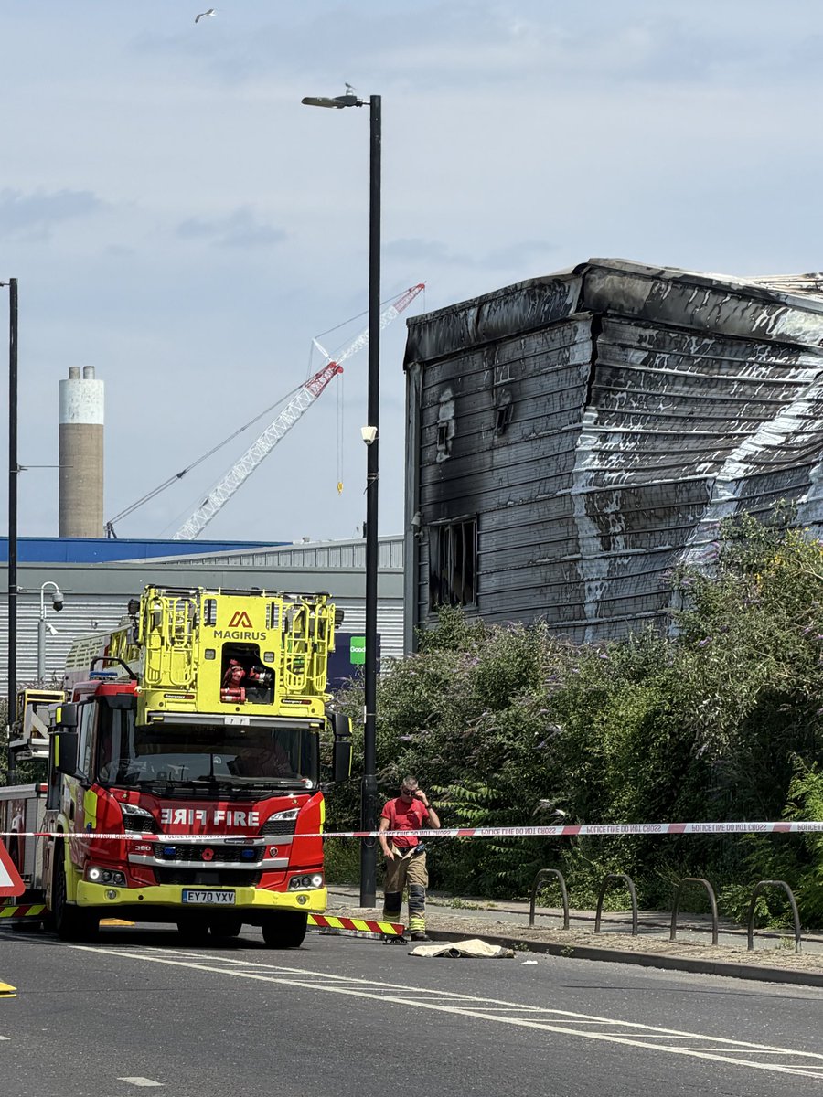 Jaguar and land rover Fire breaks out at Stratstone JLR service centre ...