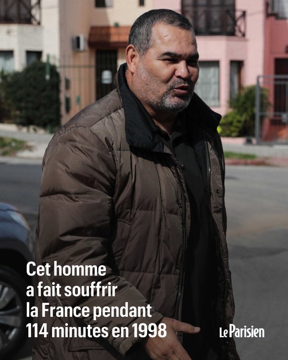 le_Parisien's tweet photo. Samedi, les Bleus affrontent le Paraguay en huitièmes de finale de la Coupe du monde. Une affiche qui nous renvoie 28 ans en arrière quand José Luis Chilavert avait martyrisé l’attaque des Bleus... 

Depuis, l’ancien gardien a ouvertement viré à l’extrême droite ➡️ https://t.co/scaL7CEEty