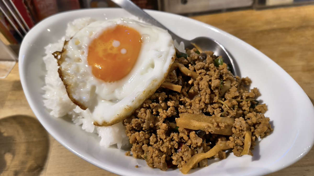 hyohgo's tweet photo. 湯上がり飯ガパオ、うま！ https://t.co/GCNn04wXVx
