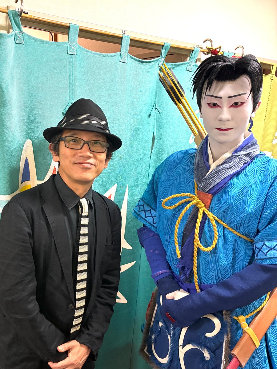shochiku_stage's tweet photo. 【#新橋演舞場】
スーパー歌舞伎『#もののけ姫』

／
松田洋治さんにご来場いただきました！！
＼

映画「もののけ姫」アシタカ役でお馴染みの #松田洋治 さんと、#市川團子 のツーショット📸

#もののけ歌舞伎

📅2026年7月3日（金）～8月23日（日）

🎟️チケット好評発売中
https://t.co/c1E9NLQmpp

🔗公演情報はこちらから
https://t.co/8q4FWhs5pM