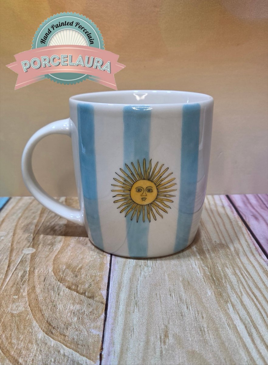 porcelaura's tweet photo. Vendida!! Pero estoy pintando más!🖌🇦🇷 https://t.co/jHIIn2yc7e