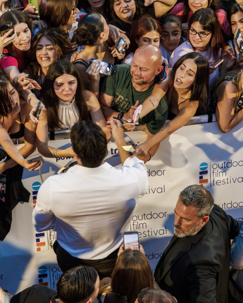 YamanManiaPl's tweet photo. @/outdoorfilmfestival.it • Ig

Ecco altri frame indimenticabili del passaggio di @/canyaman sul red carpet di #OFF2026❤️

La prima giornata del festival non poteva iniziare in modo migliore! 

Un onore averti con noi, Can!🥰

#outdoorfilmfestival #off26 #vivi #redcarpet https://t.co/mDdqmGhEte