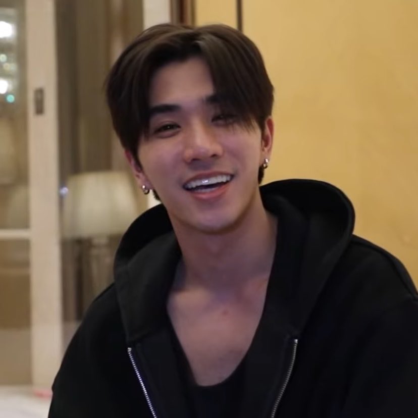 ppbitterie's tweet photo. เพิร์ธ ver.หน้าสดผมไม่เซทฮู้ดดำ 🖤
— คนหล่อของเจ้ โคตรหล่อ โคตรเท่ โคตรชอบ

สเต็กมากก หล่อดิบเท่สะบัดพี่ชายชาวร็อค 🤘🏻🎸 https://t.co/b7MdqE01tB