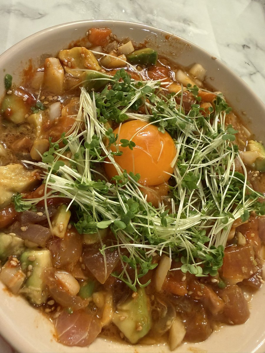 shoko55mmts's tweet photo. ごはんこさえた

炊き立てミルキークイーン
あぐー豚舞茸なす鬼下ろしポン酢
おさしみアボカドコチュジャンユッケ
あまい白だし卵焼き

スイカ🍉 https://t.co/ArJQFcVsD1