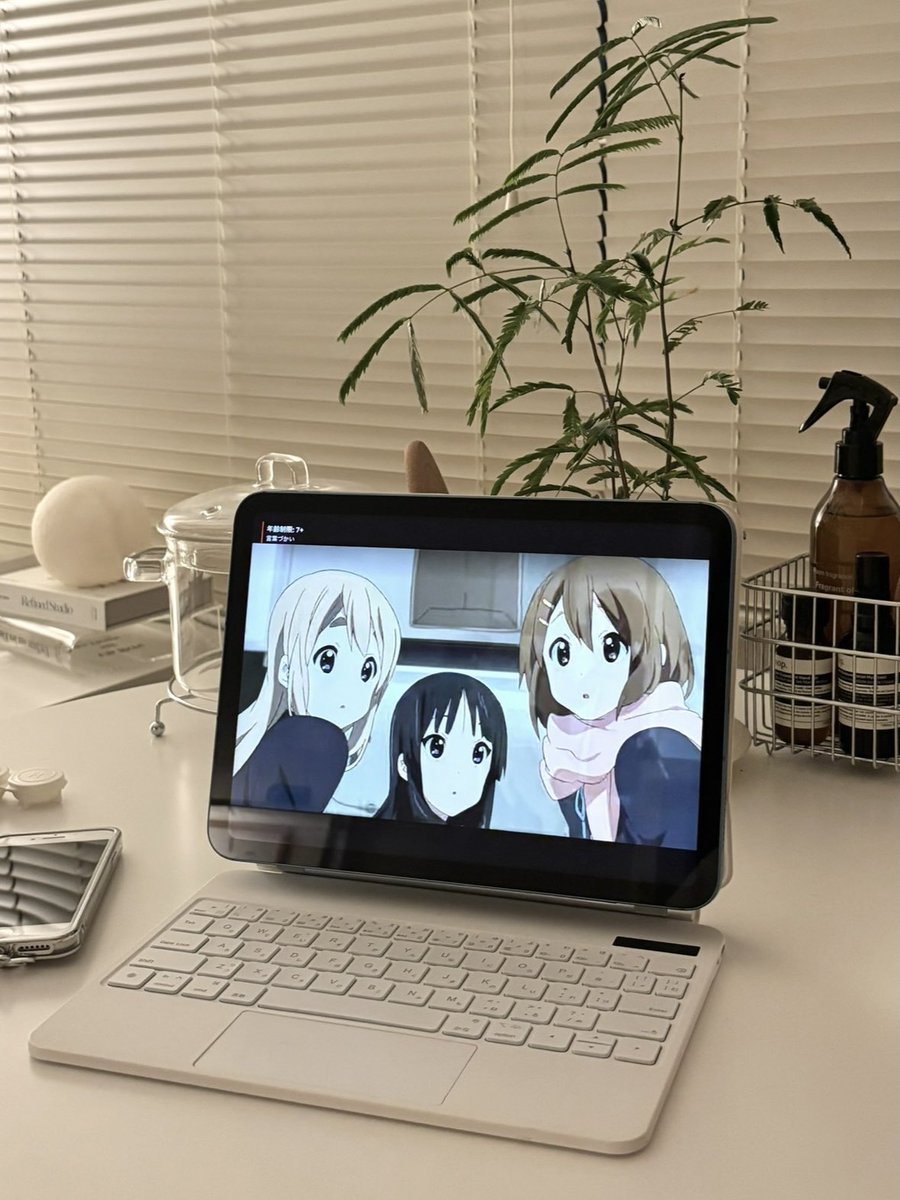 ___mil6k___'s tweet photo. 記憶を消してもう一度観たいアニメ、と部屋。 https://t.co/P0zidNQTLe