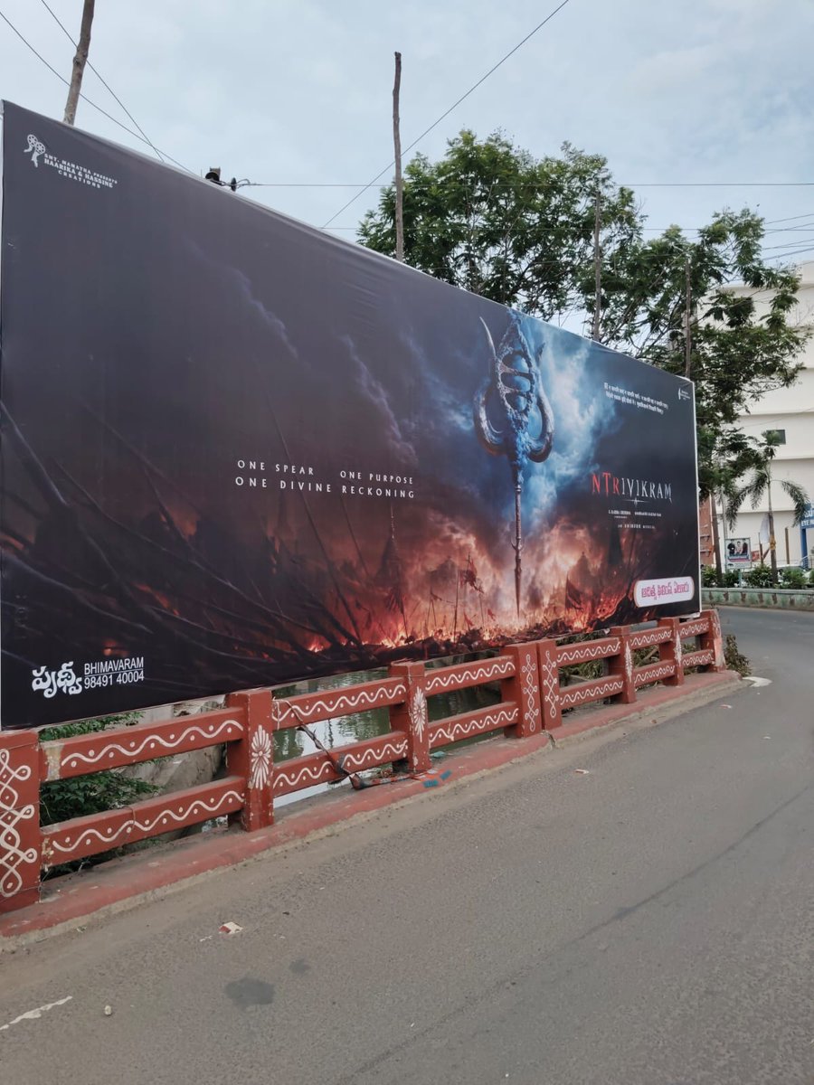 Santhosh_4_NTR's tweet photo. At Bhimavaram #NTRxTrivikram 👌🔥 

@tarak9999 #GodOfWar https://t.co/zNHmMXiLI9