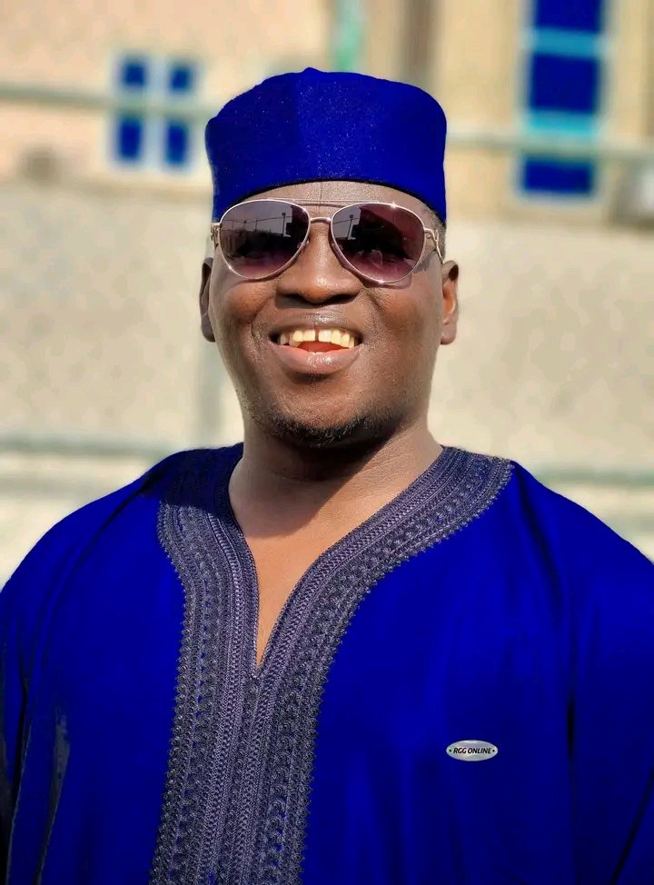Pharmacio001's tweet photo. BREAKING: Rabiu Rikadawa (aka Baba Dan Audu) dumps Rarara, defects from their association. https://t.co/tbY5M7ELVt
