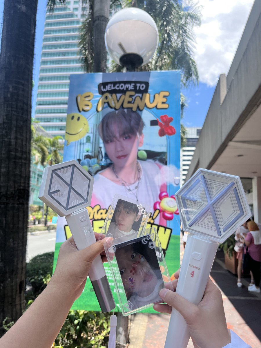 aerijunee's tweet photo. wtr lfr for rent eribong ph 

EXhOrizon in Manila Day 1
ERIBONG Version 2 (baobeikyoong)

VER 2 - P 600 per day (security deposit: 1000 - refundable)

🎐see t&amp;c below
🎐can provide batteries
🎐 reply/dm if inch!

tags. rental rent exo lightstick light stick exhorizon https://t.co/k3e5VNsXj3