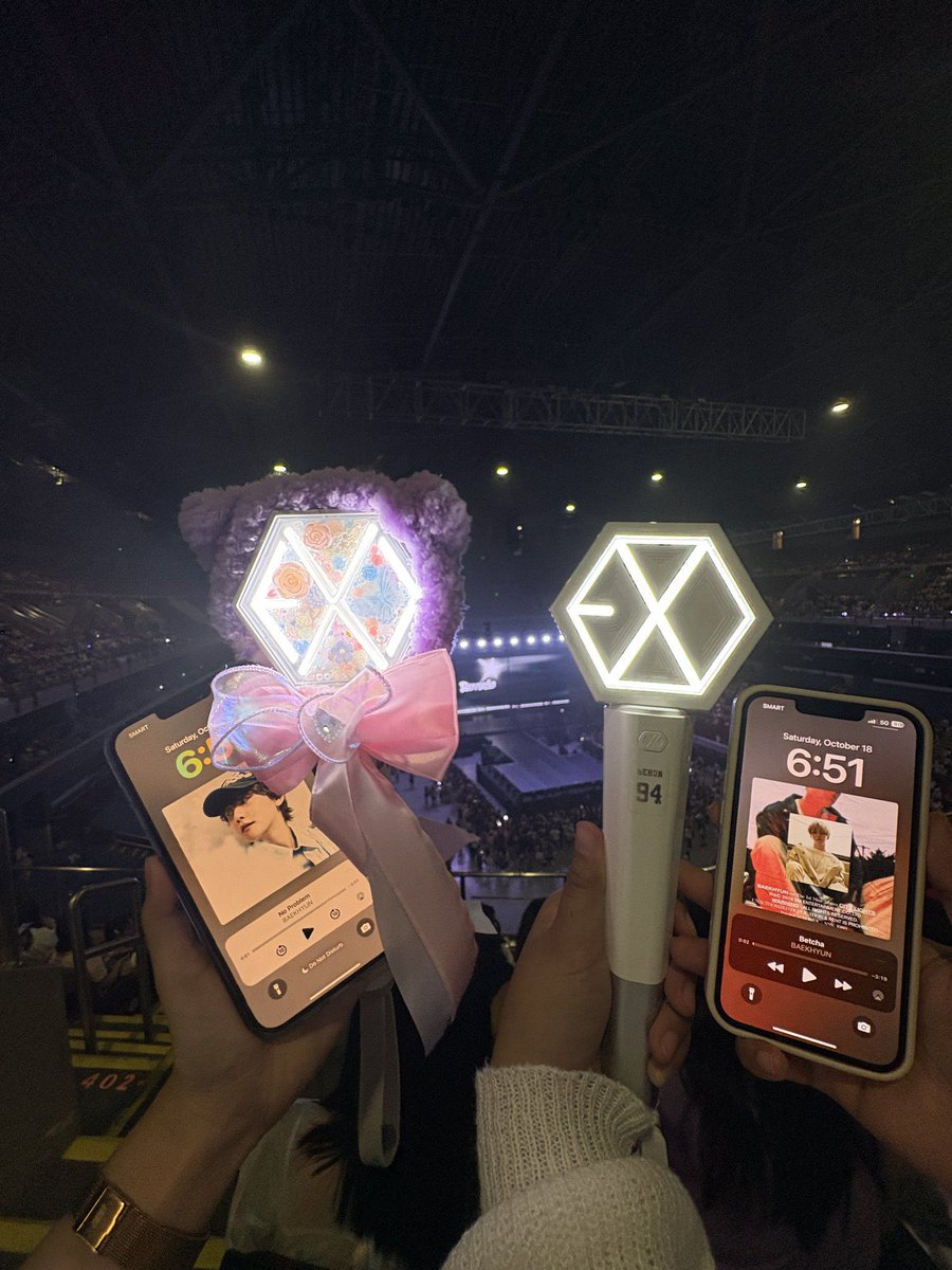 aerijunee's tweet photo. wtr lfr for rent eribong ph 

EXhOrizon in Manila Day 1
ERIBONG Version 2 (baobeikyoong)

VER 2 - P 600 per day (security deposit: 1000 - refundable)

🎐see t&amp;c below
🎐can provide batteries
🎐 reply/dm if inch!

tags. rental rent exo lightstick light stick exhorizon https://t.co/k3e5VNsXj3