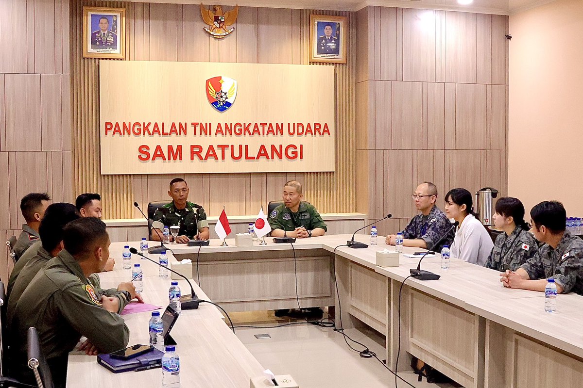 JASDF_PAO_ENG's tweet photo. On July 3, #JASDF E-2D made its first visit in Indonesia. En route to Australia for #SC26, 603 SQ had a SMEE with Indonesian Air Force (TNI AU). 🇯🇵🇮🇩 #JASDF promotes mutual understanding with TNI AU and remain committed to realizing #FOIP . https://t.co/FUiMIch3oN
