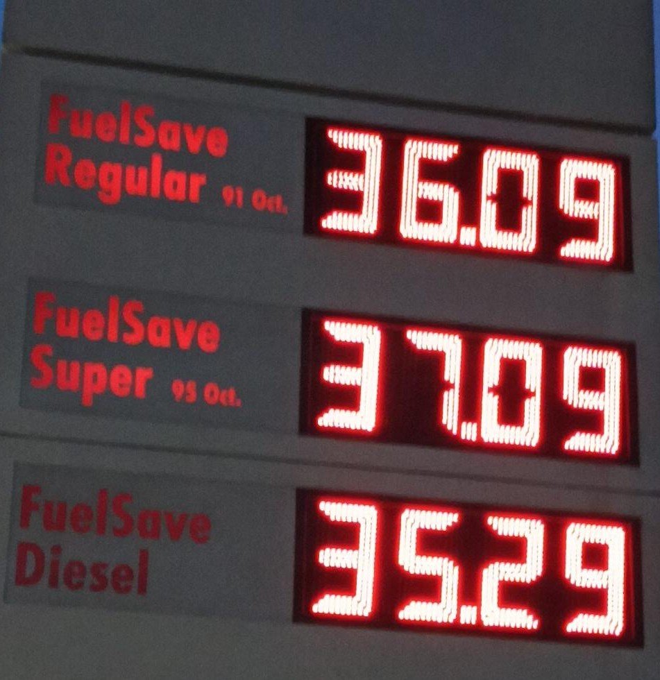 vichoguate's tweet photo. CAMBIOS EN PRECIOS DE COMBUSTIBLES
⛽️⛽️⛽️

Gasolineras ya aplican precios sin subsidio:
•Super y Regular suben Q.5.00
•Diesel aumenta Q.8.00

#OjoAlDato https://t.co/a7KM2UgT01