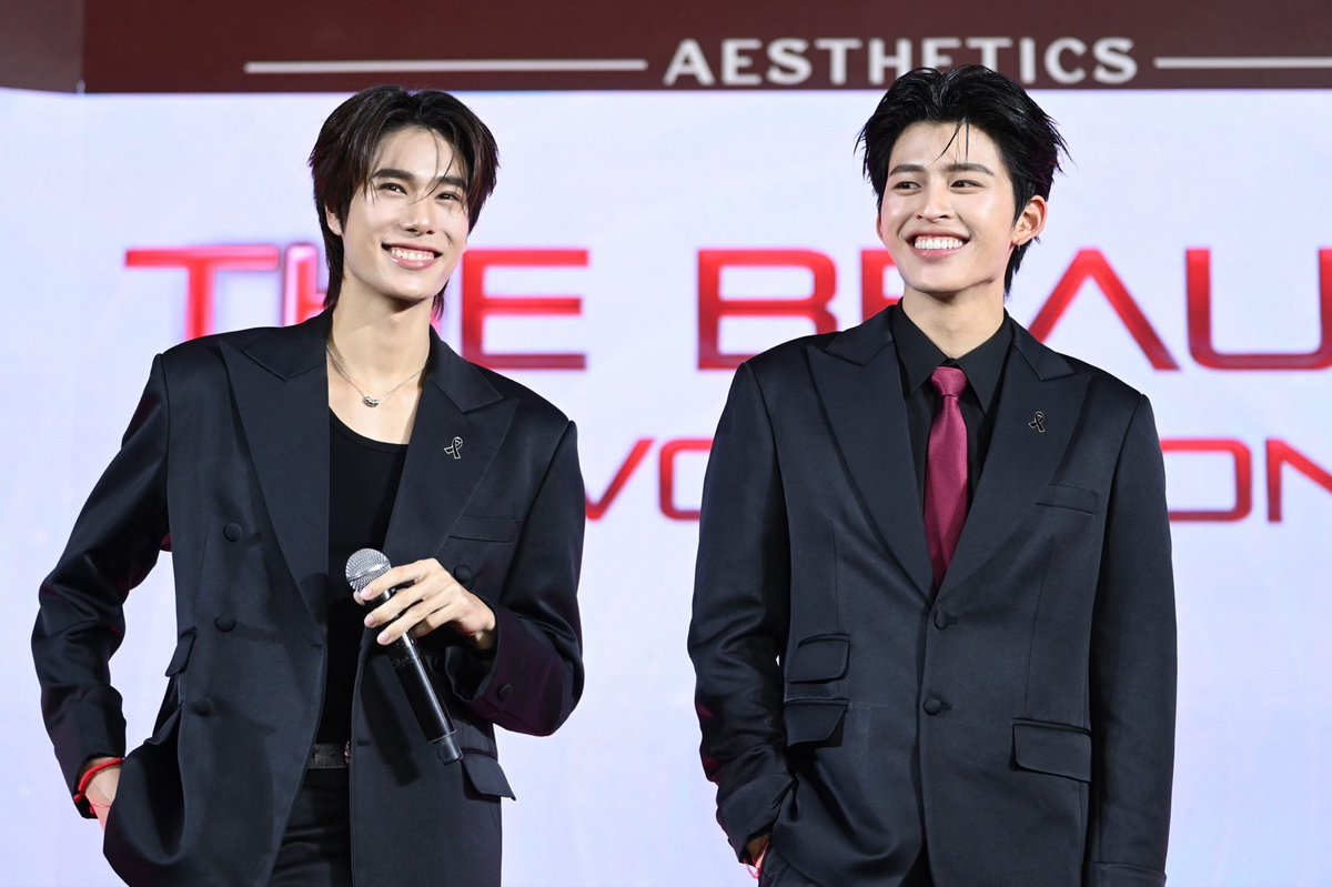 Dermatige's tweet photo. นี่เราเผลอยิ้มตามหรอเนี่ย🤏🏻😂

#Dermatige
#DermatigexPondPhuwin
#จักรวาลหน้ายุง
#PondPhuwin
#TheBeautyEvolution https://t.co/x1qtQR7eJz