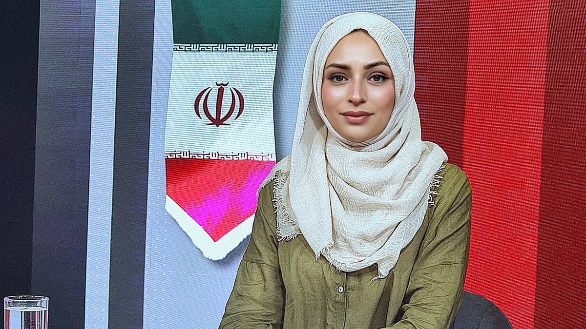 NicholasLissack's tweet photo. Terrorist propagandist and IRGC lapdog Bushra Shaikh is back in Iran, gleefully covering the devil Khamenei’s funeral.

She peddles nothing but Islamist poison, greasing the machinery that oppresses 90 million Iranians.

She is pure evil. Strip her of British citizenship. https://t.co/2hiOAP7n2Z