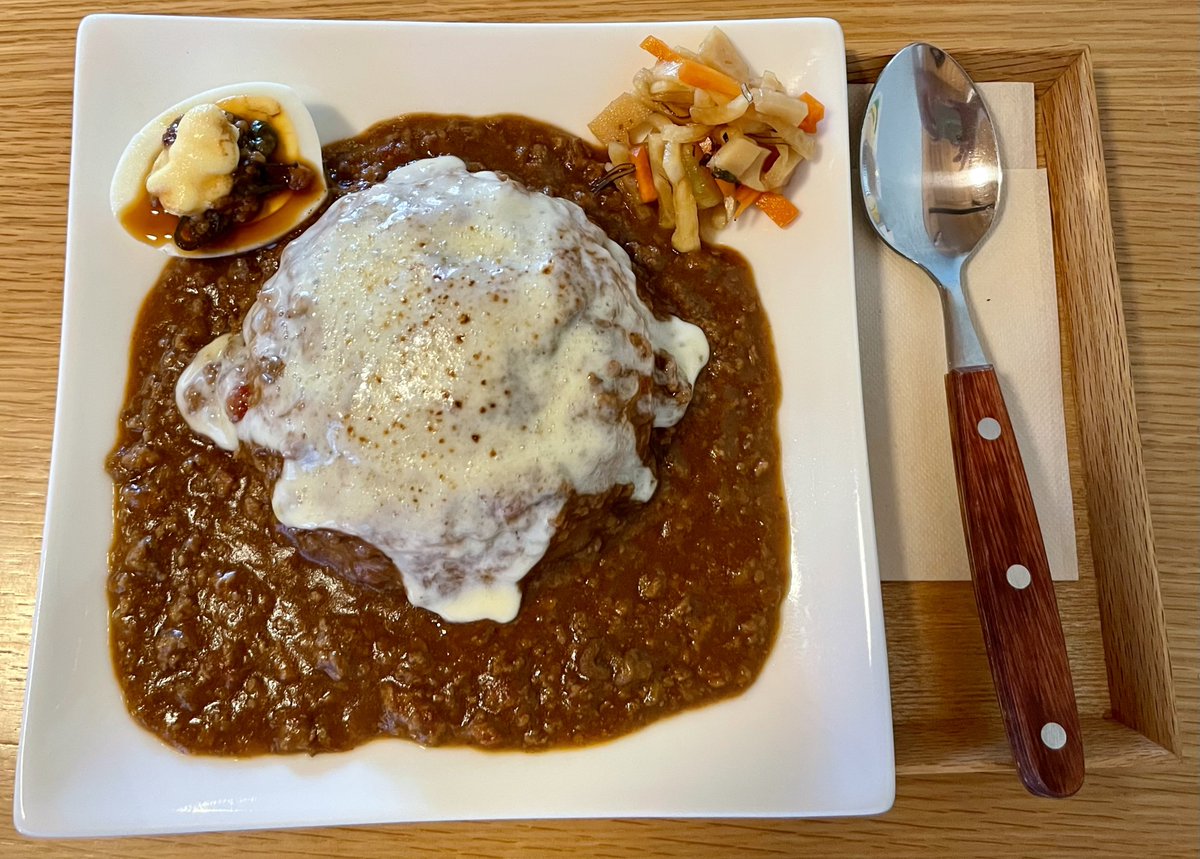 birdrush's tweet photo. 「そのうちcafe SNC」で「カレーライス」「ホットコーヒー」を頂きました🍛☕︎ 美味しかったです。いつか手に取って読んでみたいと思ってた「ハンケイ500m」が置いてありました。

#鳥急ぎ https://t.co/JgORHxuaXe