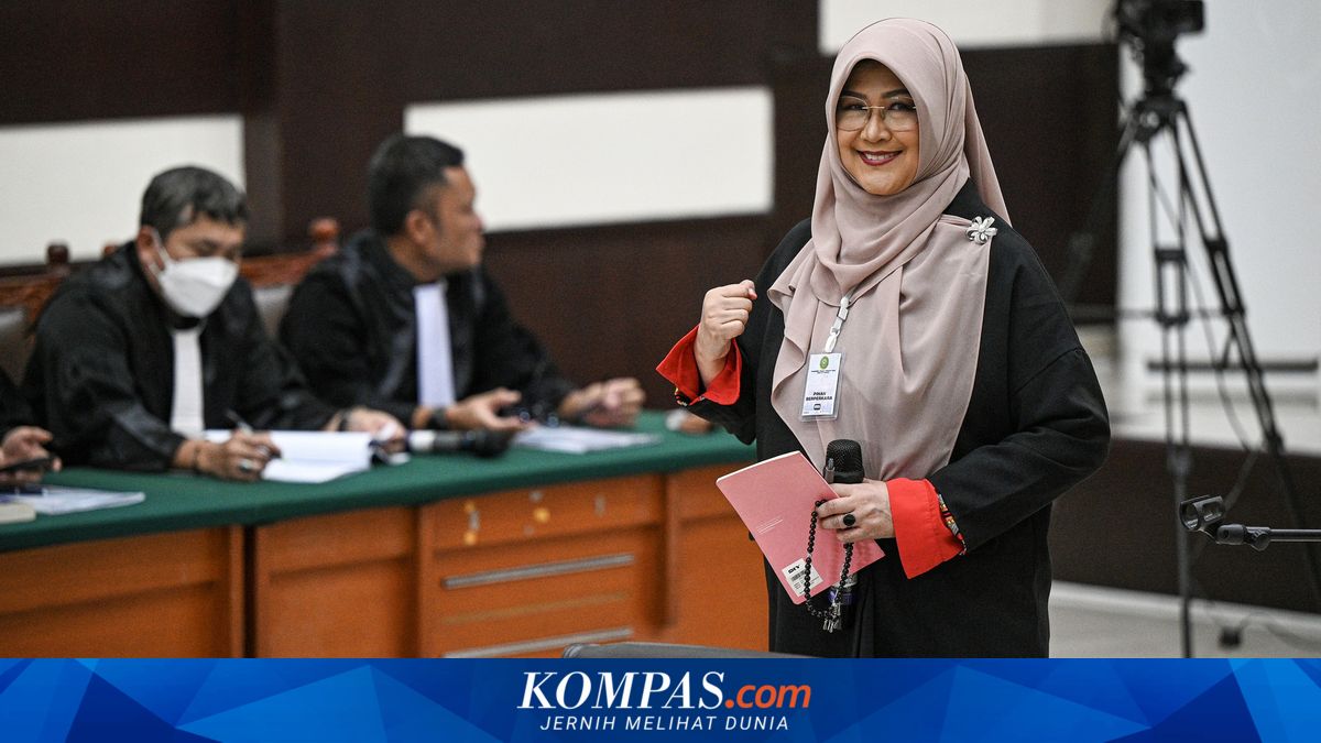 DokterTifa's tweet photo. Saya pernah baca Nasihat Bapak Jendral Soedirman kepada prajuritnya, ketika beliau berjuang dalam kondisi sakit-sakitan, kata bijak Pak Dirman dengan  indah yaitu 

“Jika Dalam Perjuanganmu Penderitaan yang Dihadapi Semakin Berat, itu Artinya Keberhasilan Semakin Dekat”.

Wallahu’alam bissawab.

Semoga dokter Tifa tetap semangat dan sehat selalu, pasti Allah tetap melindungi dokter dan kita semuanya.
Aamiiin YRA

-----

Ini adalah salah satu chat dari seorang pendukung kepada saya. 

Saya jadikan sebagai pegangan. 

Terimakasih orang baik.