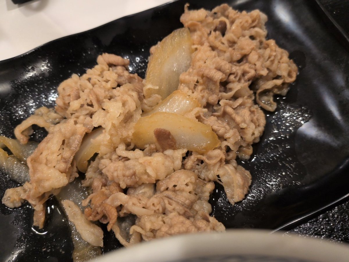 sassaisa2010's tweet photo. 吉野家チャレンジ二日目
牛皿定食

あおさの味噌汁がクソ美味ぇ。あおさだよね、これ？
牛皿ケチり過ぎだよ…。
卵かけご飯で締める前提じゃないか…。 https://t.co/HpH3QTCRzz