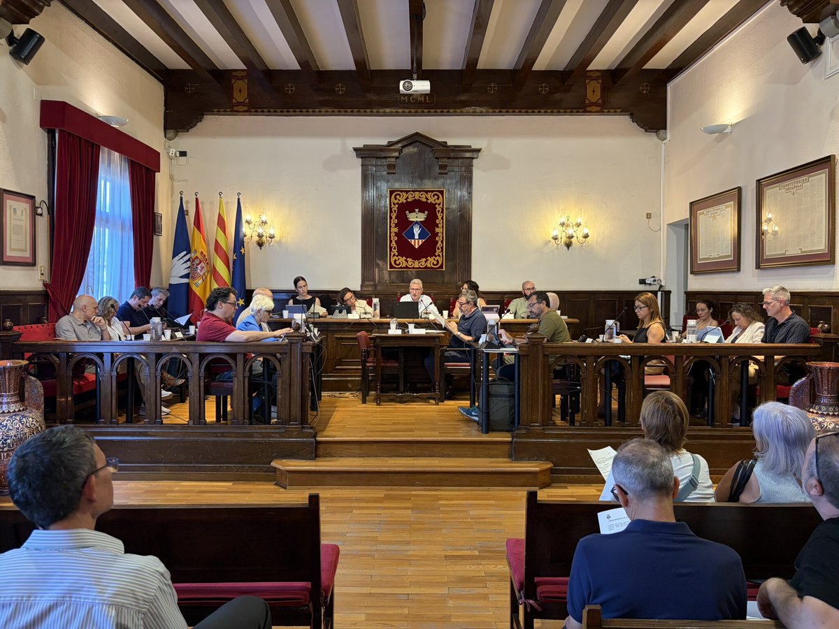 ajesplugues's tweet photo. @eduardsanga 📢 Crònica del #PleEsplugues de juny de 2026:
🏡🌳🩺Més HPO, compra d’arbres i impuls per crear ocupació en innovació i salut
ℹ️Informa't sobre els punts i les propostes aprovades: https://t.co/fhIKffIVw9
#Ple #Esplugues https://t.co/JtdoWLbrfa