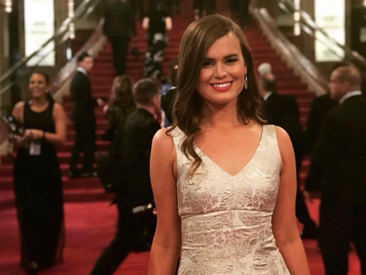 elonuniversity's tweet photo. From hosting shows to studying abroad, Jenny Austin ’12 found her path through a passion for storytelling and the strong community at Elon. Read how her unique journey in entertainment was shaped by meaningful connections and hands-on experiences. https://t.co/kTLbdzkmJx https://t.co/qXfFvO8ZWM